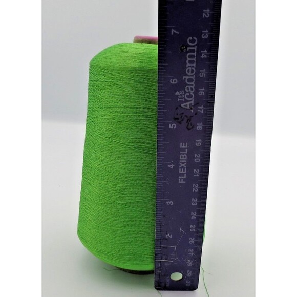Burke Mills VTG 80s Brt Poly Kelly Green Embroidery Thread Cone  135/2 645Grs - Picture 3 of 3